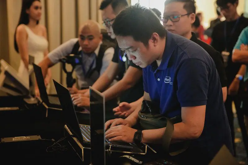 VGS cùng Intel hợp tác ra mắt laptop gaming mỏng nhẹ với chế độ bảo hành bá đạo nhất Việt Nam 5 TTD LaptopVGS RaMat 4