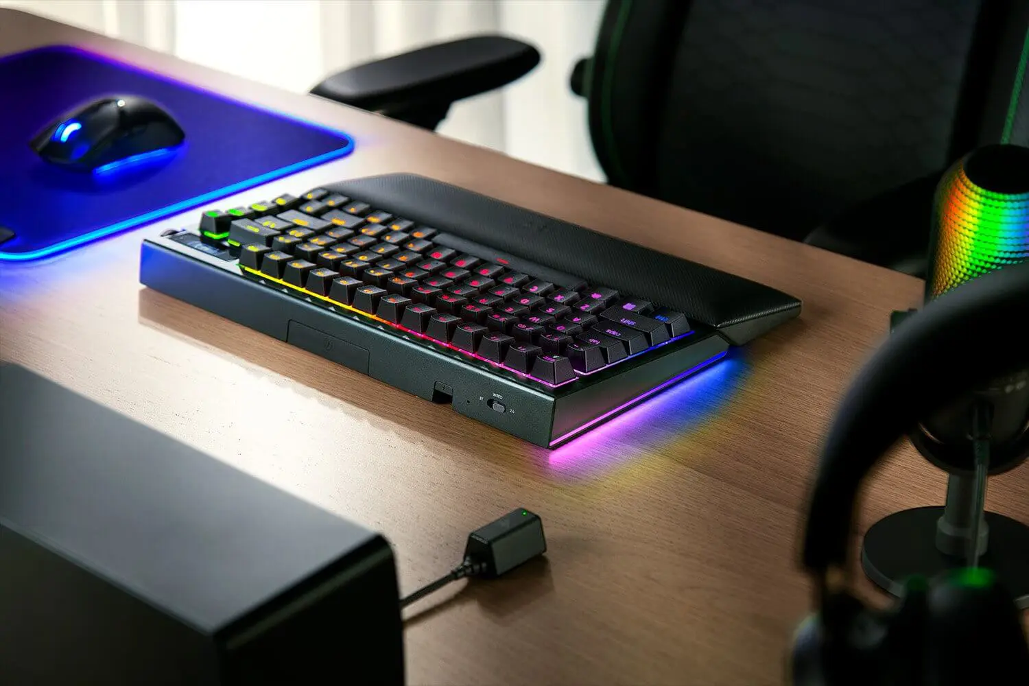 Razer BlackWidow V4 Pro 75% Wireless Gaming Mechanical Keyboard - OLED Display, Hot-swappable, True 4K Hz Wireless, Bluetooth 5.1, Razer™ Orange Tactile Switches Gen‑3 42 https hybrismediaprod.blob .core .windows.net sys master phoenix images container hf6 hd3 9815506911262 240912 bw v4 pro 75 black 1500x1000 4