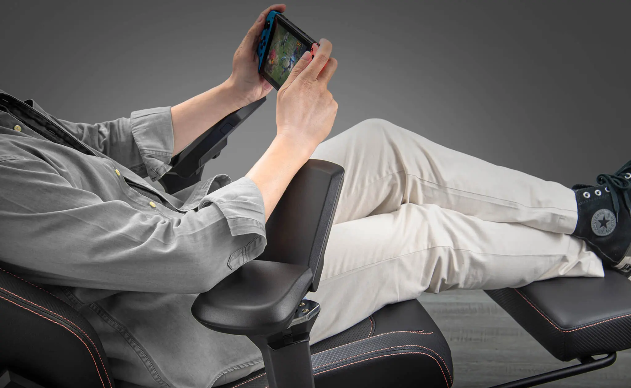 Cougar Armor EVO M Gaming Chair - Orange, Magnetic Memory Foam Neck Pillow, PVC leather, Full steel frame, 5D armrest, Footrest, Lumbar Cushion 25 5D armrest 3 2048x1260 1