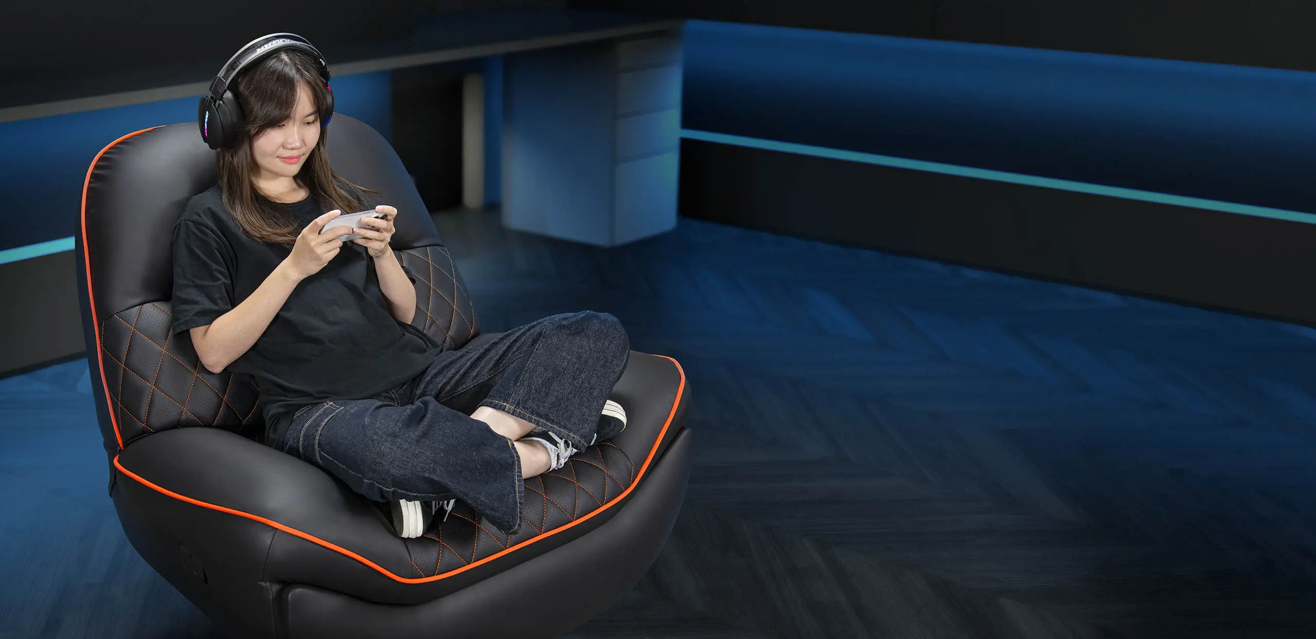 Cougar OVERLORD Gaming Sofa Chair - PVC leatherette, Black Orange, 150kg weight support 23 OVERLORD Expansive Size2