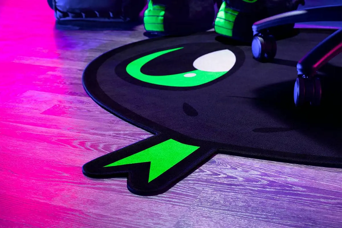 Razer Sneki Snek Floor Rug (RC81-03900100-R3M1) 17 Razer Sneki Snek Floor Rug slide 1