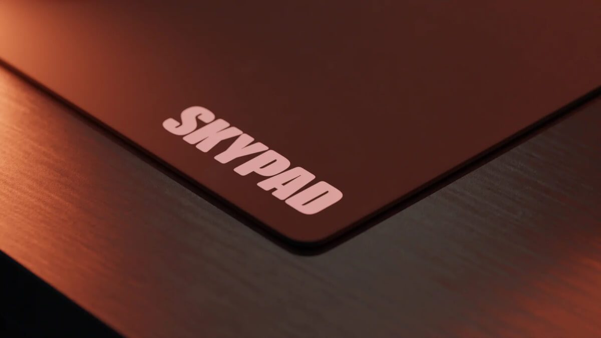 SkyPAD Glas 3.0 XL Black Text Logo 4