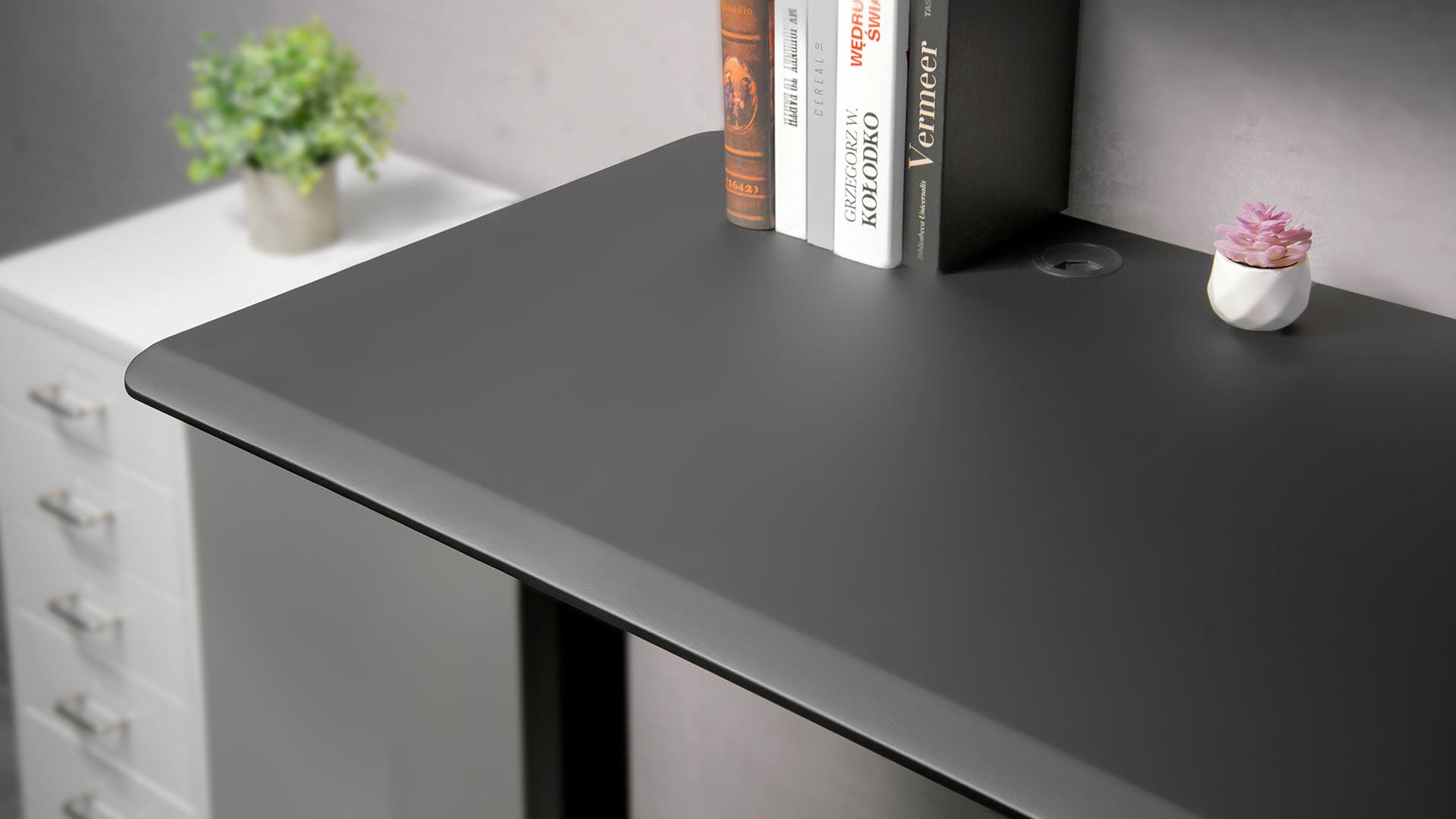 Durable and Sturdy One piece Desktop