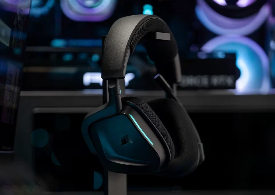 CRSR25 Passat 001 G2M PDP Gallery Black Lifestyle Product