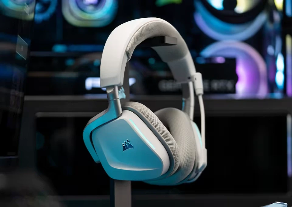 CRSR25 Passat 001 G2M PDP Gallery White Lifestyle Product